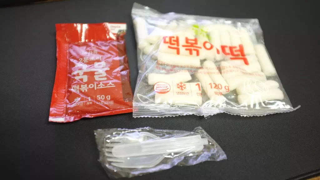 즉석식품 풀무원 생가득 국물떡볶이컵 170g 3 즉석식품 풀무원 생가득 국물떡볶이컵 170g 2