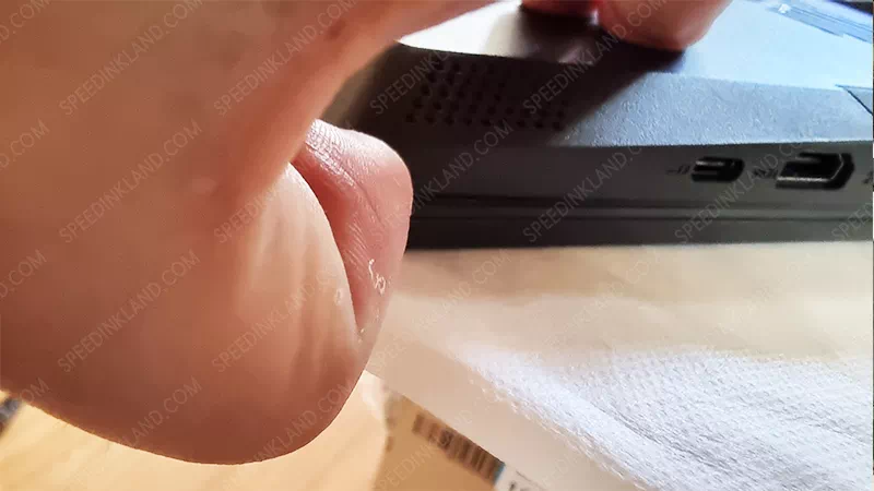 레노버 게이밍 3I 노트북 SSD 교체하기 4 하판 벌리기